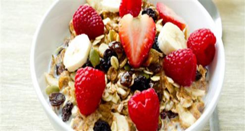 كيف يساعد الإفطار الصحي على بناء العضلات؟